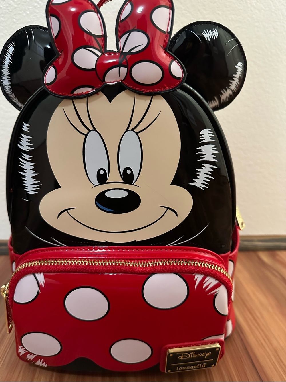NWOT Loungefly Minnie Mouse Macys Parade Red Black & White Backpack - Picture 2 of 6